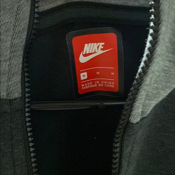 Nike Tech Fleece Jacket Full Zip - Picture 4 of 4
